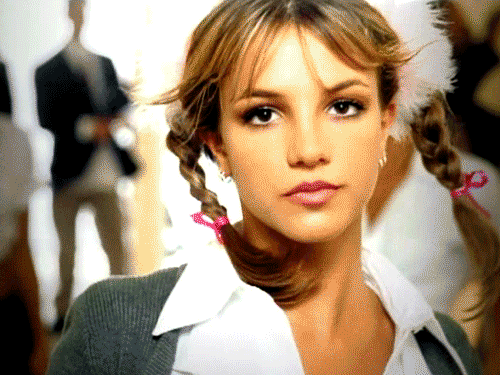 18岁专辑创下2500万张的销售记录, 成为世界的