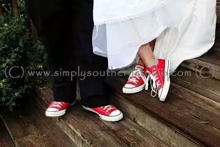 婚纱配板鞋_黑色板鞋配鞋带图片(2)