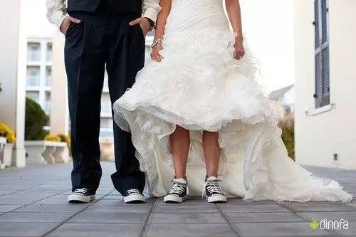 帆布鞋婚纱照_穿帆布鞋的女生图片