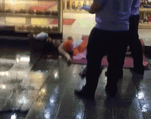 左权美女们,这样的老公敢找吗?为了一双鞋,结果