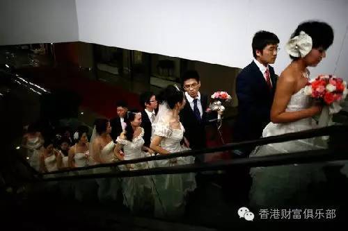 中国人和美国在美国结婚,多久可以拿绿卡-我是