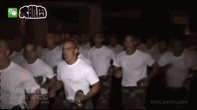 步枪,手枪,4个弹夹,4枚手榴弹(也包括闪光震撼弹,催泪弹等战术武器)