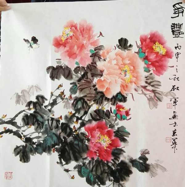 艺委会委员张正容,会员李桂英绘画花鸟画