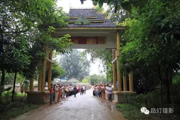 耿马县孟定镇芒团村的"美丽乡村建设"被大力推广,"村美,民富,人欢乐"