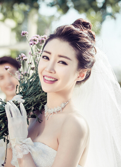 韩式婚纱照妆容_韩式婚纱照妆容和发型