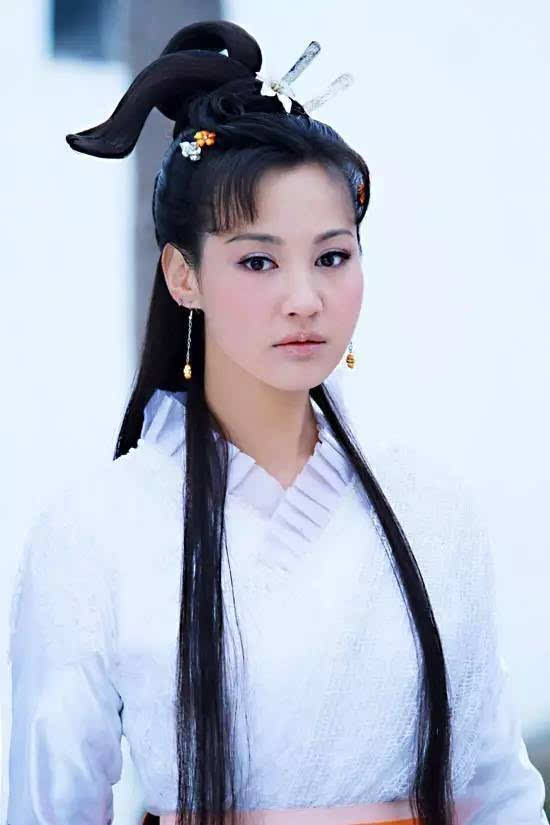 杨雪在里面饰演的是白灵,一只内心十分善良的狐妖.