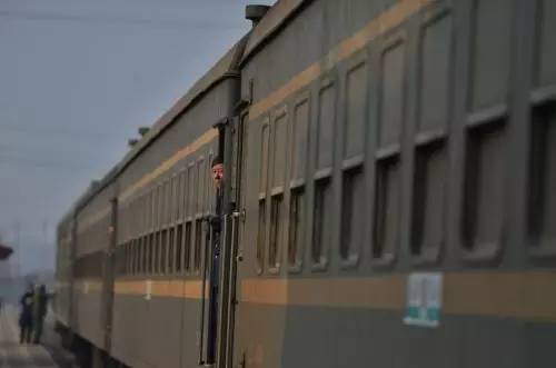 叫7053次 普慢列车