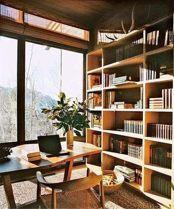 书房很近 足不出户 即可畅游世间万象 在家里设一间书房 家里就有一个