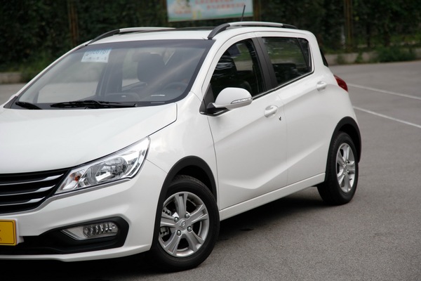 主打年轻时尚 宝骏全新车型310实拍解析