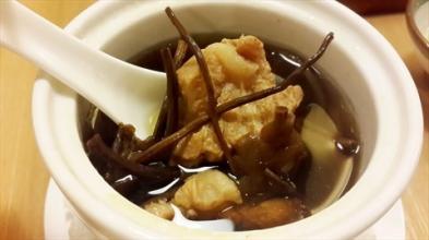 3,鱿鱼菇茶树排骨汤北海玉米怎么吃图片