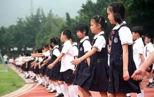 别人家的校服!沪上11所小学校服大比拼,谁家最好