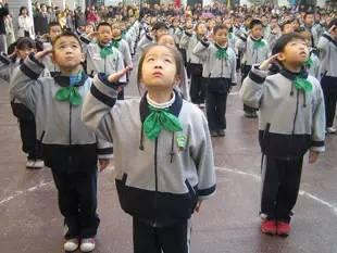 沪上11所小学校服大比拼,谁家最好