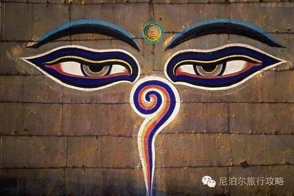 眉心的第三只眼代表佛祖的无上智慧,而鼻子位置的那个"问号"则是