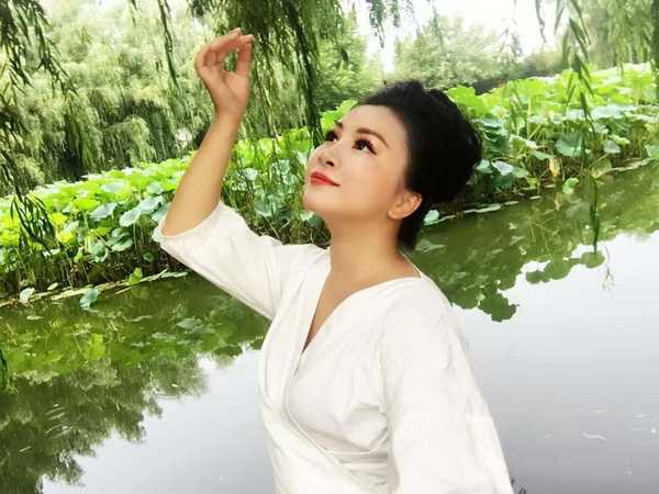 水灵梦幻的歌者·记江西民族歌手陈雅萍