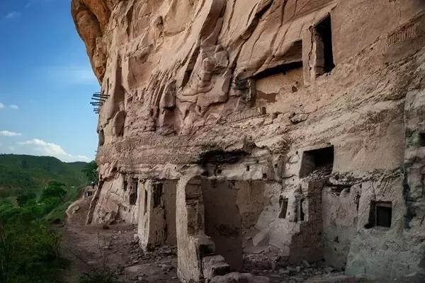 旬邑赵家洞:建在峭壁石崖上的远古民居