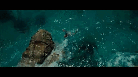 在风景如此优美怡人的海滩,一位妖娆的冲浪美女却遭受到非人的折磨