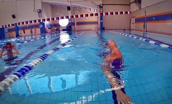 [爬泳教程]自由泳这样游才会游的远而又不累!