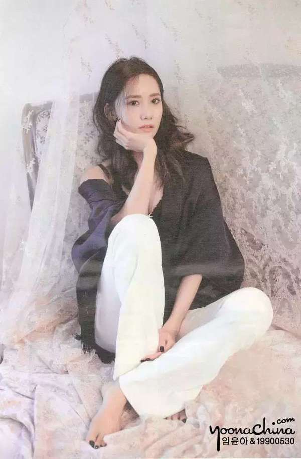 林允儿确实是当之无愧的女神,颜值高,私服穿搭还超美的!