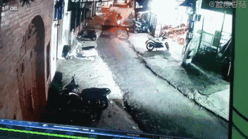 搞笑gif:小子,知道哥得厉害了吗?