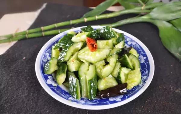 一碗拉面,一盘拍黄瓜有多少热量?就几片肉,麻