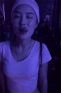 [内涵]看妹子这舌头肯定是身经百战-笑话频道-手机搜狐