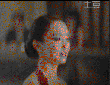 而若涂上红唇,也依旧美得令人颤抖.