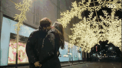 还有《匹诺曹》,两人接吻定情也是在初雪当中啊!