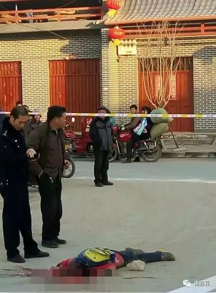 南召县四棵树乡发生车祸,一名小孩当场死亡!