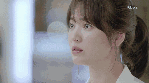 乔妹也是公认的美女,而且她有一个很特别的特点,就是耳钉从来都不离耳