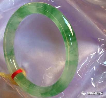 翡翠手镯价格与颜色关系 a6p93m6768170365619.jpg