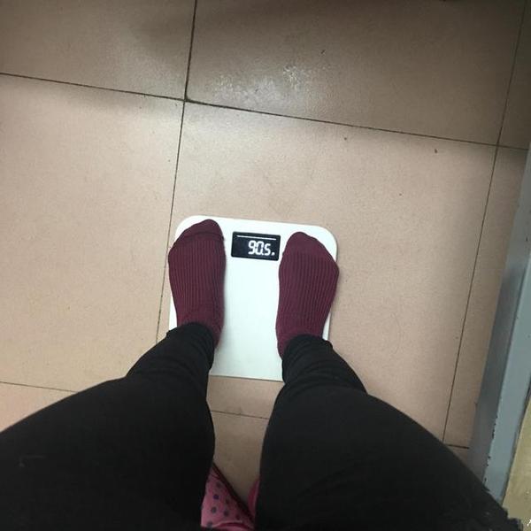130斤上称图片,秤上显示130斤的图片 130斤的辣妈成功减90斤,原来减肥方法这么简单