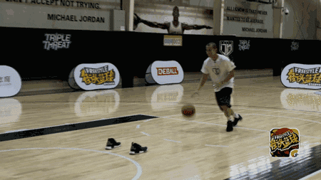 突破动作 越接近实战,效果越好 欧洲步这个动作在实战中杀伤力巨大