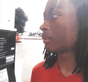 美女的动作好诱惑,勾引谁呢