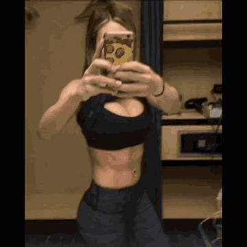 她的健身励志视频 看完我流鼻血了…… 如果你没看够 这里还有她的