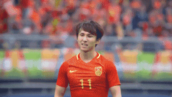 gif-尹鸿博打出高射炮,里皮表情僵硬