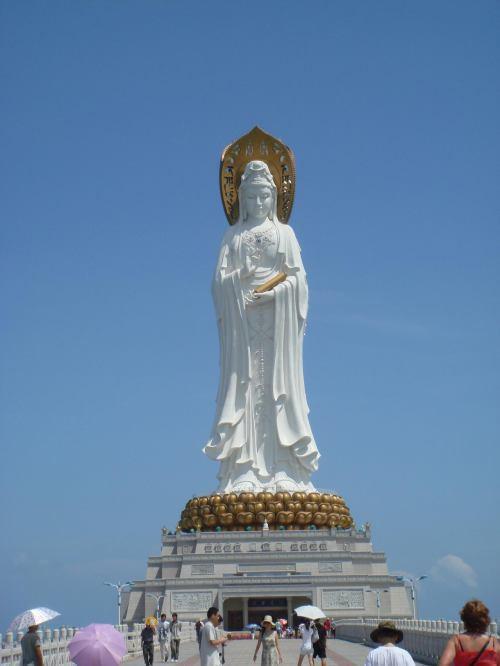 南山寺太大了,实在走不动,还是做个明智的选择,座电瓶车有一趟吧!