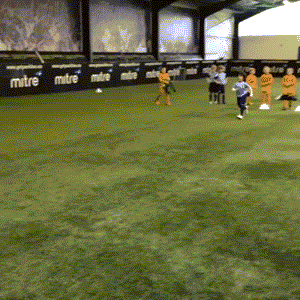 你会让自己的孩子踢足球吗?