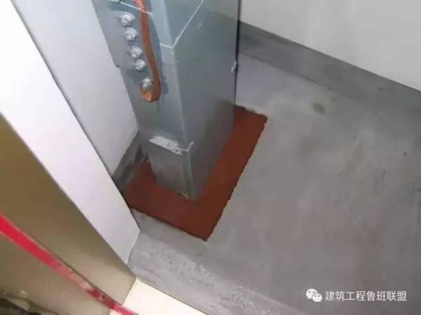 4)等电位联结端子箱安装平整,端子排平直,预留螺栓间距一致,端子板