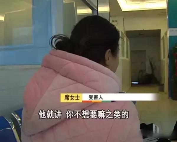 伸进内衣_整只手伸进女生内衣(3)