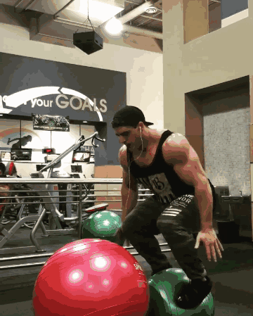 逆天!这个208斤的大块头震惊了整个健身圈