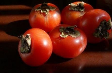 喝中药吃柿子会怎样 a2sj9o00168175721405.jpg