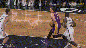 作为nba历史上 第一位扣篮大赛冠军拉里-南斯的儿子, 小南斯继承了他