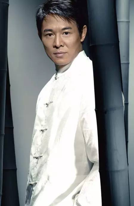 有些不好看 还有李连杰(男神就是帅~) 虽然穿西装也很帅 但穿上中山装