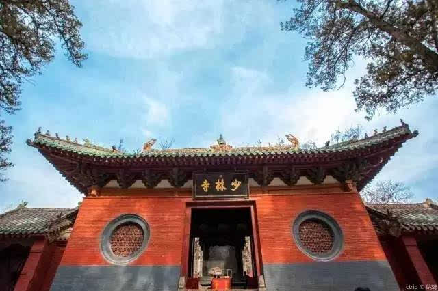 嵩山人口_嵩山少林寺图片(3)