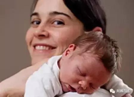 拍奶嗝的正确方法和技巧 a04ab7026626252383.jpg