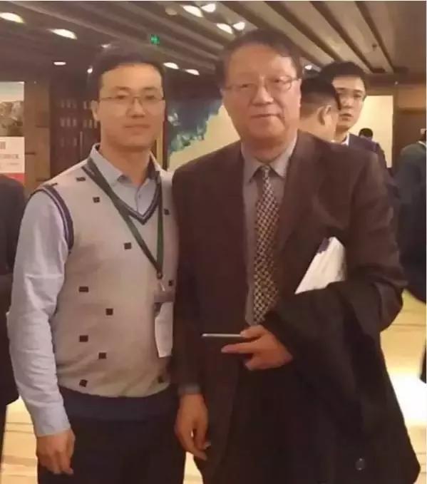 城市和小城镇改革发展中心副主任乔润令左一:华城汇联合创始人闫云飞