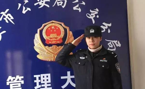 连龙的最后一个敬礼 全国警察这样回敬