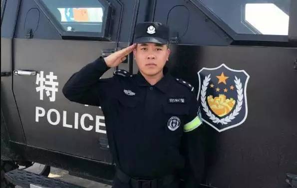 连龙的最后一个敬礼 全国警察这样回敬