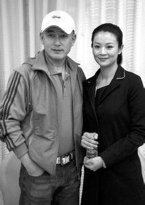 1992年事业刚刚起步的王志飞通过朋友介绍认识了李健,一年后未婚先孕