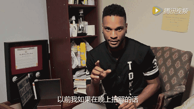 用中国制造的手机自拍,每个黑人兄弟都敢自称「非洲刘德华」